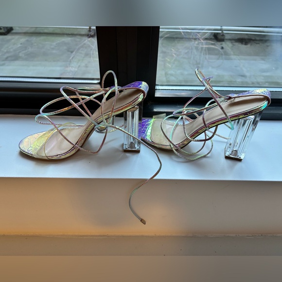 PRETTYLITTLETHING Snake Clear Holographic Block Heel Sandal - Picture 3 of 7